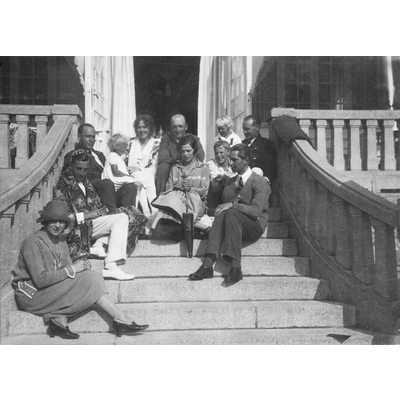 SLM P2017-0220 - Familjen Hillerström med vänner 1924
