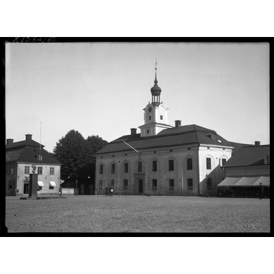 SLM X1582-80 - Rådhuset och apoteket Fenix i Nyköping