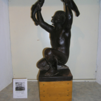 SLM 13503 - Skulptur av järn från Näfveqvarns bruk, gosse med fiskar