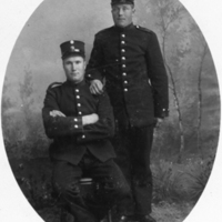SLM P07-2343 - Johan Bergman (1886-1960) och en annan ung man i uniform