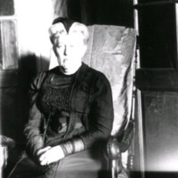 SLM Ö72 - Änkefru Ingeborg Åkerhielm år 1902