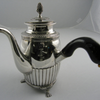 SLM 5690 - Kaffekanna av silver, gåva på guldbröllopsdagen 1826