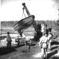 SLM POR54-3355-5 - Björkvik får bro byggd av bockar, foto 1954