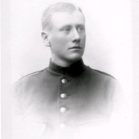SLM M032460 - Porträtt av man i uniform