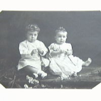 SLM M000483 - Prinsarna Gustaf Adolf och Sigvard ca 1908