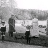 SLM M032883 - Trädgårdsarbete vid Östermalma år 1915
