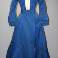 SLM 11199 - Klänning av blått siden, har burits av Anna Brown (1848-1915)