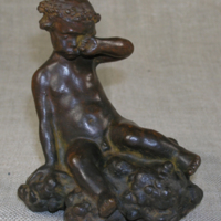 SLM 28117 - Skulptur, gråtande änglabarn, av Ruth Milles