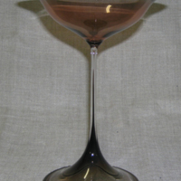 SLM 28154 - Glas av orange/grått glas, en variant av det så kallade tulpanglaset, signerad: 