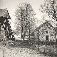 SLM M013141 - Nykyrka kyrka med klockstapel, foto 1944