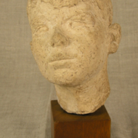 SLM 28133 - Skulptur, huvud av ung man