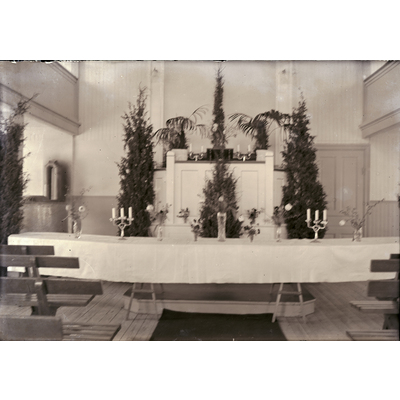 SLM X2013-83 - Altare i en kyrka
