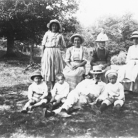 SLM P05-654 - Familjen Julin hos Lagerstedts vid Nytorp, 1915