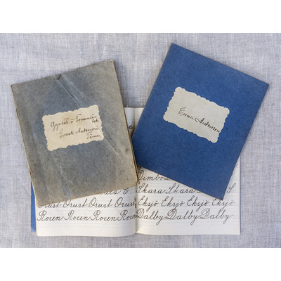 SLM 37994 1-3 - Tre handskrivna skolhäften från Emelie Andersson år 1912