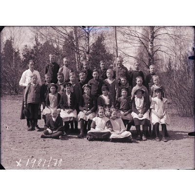 SLM X1981-78 - Skolfoto från 1920-30talet