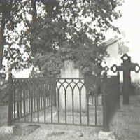 SLM M012832 - Mellösa kyrkas kyrkogård år 1943