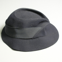 SLM 36408 1 - Marinblå damhatt av ylle, prydd med hattband