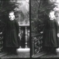 SLM X1623-78 - Porträtt på okänd flicka från Löfsta brygga, 1900