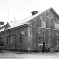 SLM R47-99-2 - Axel Andersson Möbelaffär och Nils Berglunds Plåtslageri på Fruängsgatan i Nyköping