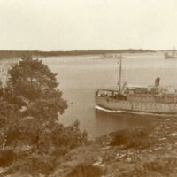 SLM M022596 - Inloppet till Oxelösunds hamn, 1890