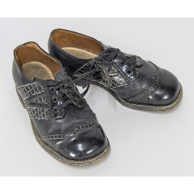 SLM 54934 - Svarta pojkskor av läder, tidigt 1930-tal