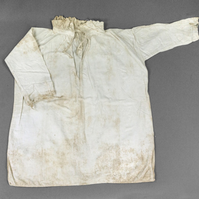 SLM 8771 - Spädbarnsskjorta som sannolikt tillhört Ebba Frendin f. 1875