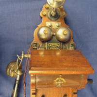 SLM 8802 - Väggtelefon, LM Ericsson av trä från 1910