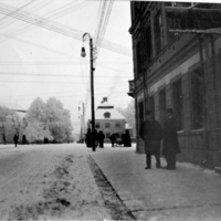 SLM P09-1212 - Stora Torget i Nyköping, i snö, tidigt 1900-tal