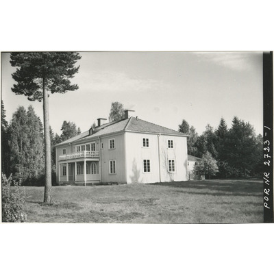 SLM POR53-2723-1 - Häradsgården, byggdes 1929. Den tillhörde Jönåkers Häradsallmänning.