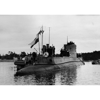 SLM P07-1925 - Svensk vedettbåt bevakar den ryska ubåten Sep i Stavsnäs 1939