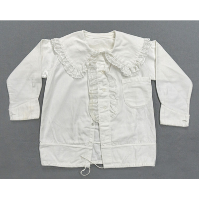 SLM 52550 - Pojkskjorta av bomullstyg prydd med spetsar, tidigt 1900-tal