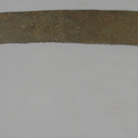 SLM 1384 - Såg, fogsvans med handsmitt sågblad, från Österby i Hölö socken