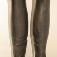 SLM 5812 - Svarta höga läderstövlar, avslutas ovanför knäet, 1800-tal