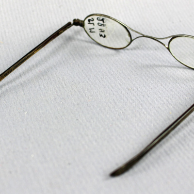 SLM 2243 - Glasögon med ovala glas