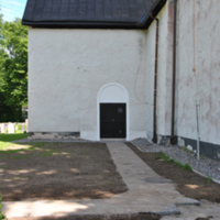 SLM D11-141 - Överselö kyrka. Utrymningsvägen i den norra korsarmens västra fasad.
