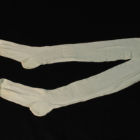 SLM 7922 - Vita bomullsstrumpor, mönsterstickad del över fot och vrist