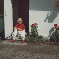 SLM P06-269 - Maj-Britt Alvarsson i vita V-jeans, foto från 1970-talet