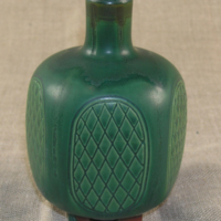 SLM 28095 - Vas av stengods, grön glasyr, Wilhelm Kåge