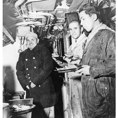 SLM P05-83 - Polska marinsoldater äter middag i ubåten Rys 1939