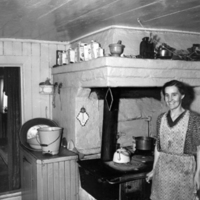SLM R186-78-5 - Kvinna i kök, Tuna år 1945