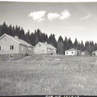 SLM POR53-2659-8 - Villor vid Ålberga gård, under uppbyggnad 1953.