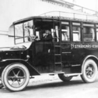 SLM M023822 - Strängnäs första buss år 1921