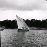 SLM M034266 - Segelbåt vid Ringsö