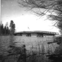 SLM POR54-3355-4 - Björkvik får bro byggd av bockar, foto 1954.