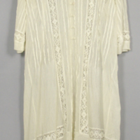 SLM 22053 - Flickklänning, överklänning av vit tyll, med lång ärm