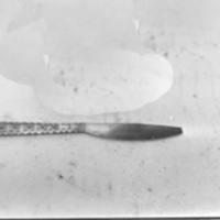 SLM 2263 - Papperskniv med ornerat benskaft, från Nyköping