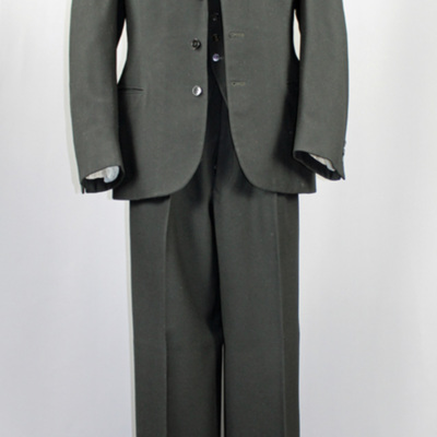 SLM 37445 1-3 - Tredelad svart kostym från 1930-talet