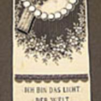 SLM 24073 - Bokmärke av vitt siden med invävt Kristusmotiv och text på tyska: 