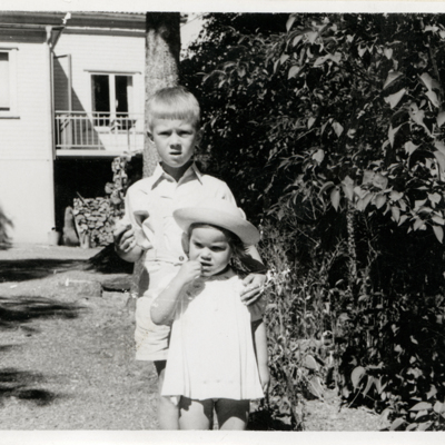 SLM P2016-0365 - Yvonne och Rolf på 1940-talet