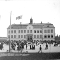 SLM P09-1246 - Östra skolan i Nyköping, möjligen vid invigningen, skolan uppförd 1906